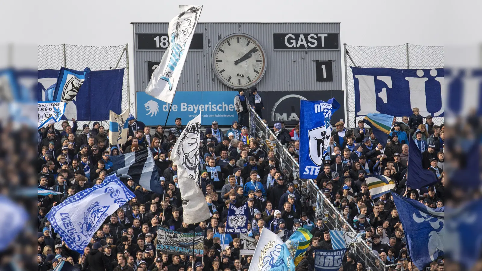 Solidarität aus der Fankurve: München und Perugia. (Foto: Anne Wild)