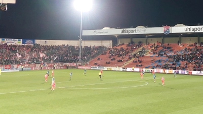 Drittliga-Fußball - wie hier im Dezember 2023 gegen Jahn Regensburg - wird es im Sportpark Unterhaching wohl so bald nicht zu sehen geben. (Archivbild: bas)