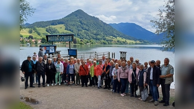 Die Plieninger Senioren besuchten bei einem Gemeindeausflug das Freiluftmuseum von Markus Wasmeier am schönen Schliersee.  (Foto: Georg Rittler)