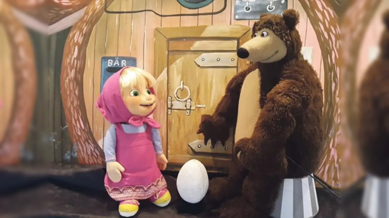 Figurentheater für Kinder: Die kleine Mascha lebt mit ihrem Freund, dem Bär im Wald.	 (Foto: Christian Sperlich)