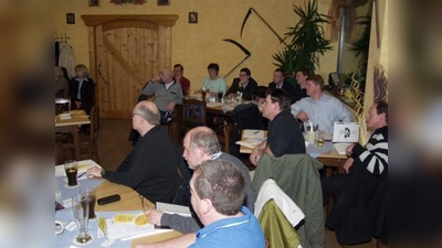 Beim ersten Handwerkertreffen des Gewerbeverbands in den Suttner Stub’n waren auf Anhieb rund ein Viertel der Germeringer Handwerksbetriebe vertreten. (Foto: Eva Schraft)