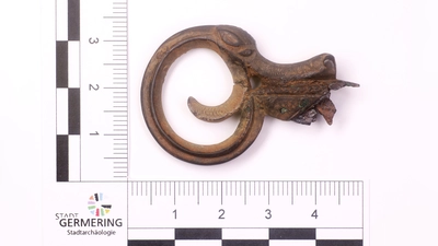 Geheimnisvoller Fund vom Hochrainweg: das Fabelwesen. (Foto: Stadtarchäologie Germering / M. Guckenbiehl)