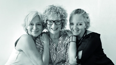 Lisa Böll, Silke Anthes und Christiane Tilmann (von links) stellen gemeinsam aus. (Foto: Santiago Trieu)