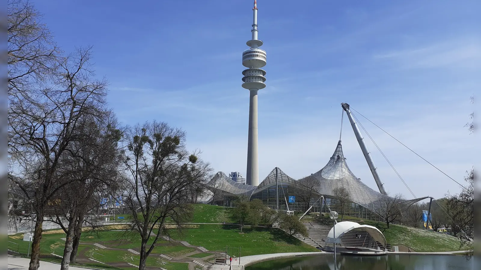 Groß und mit ebenso kühner wie zeitloser Architektur rücken die Sportstätten im Olympiapark bei der Bewerbung für die Sommerspiele 2036 oder 2040 wieder in den Mittelpunkt.  (Foto: mha)