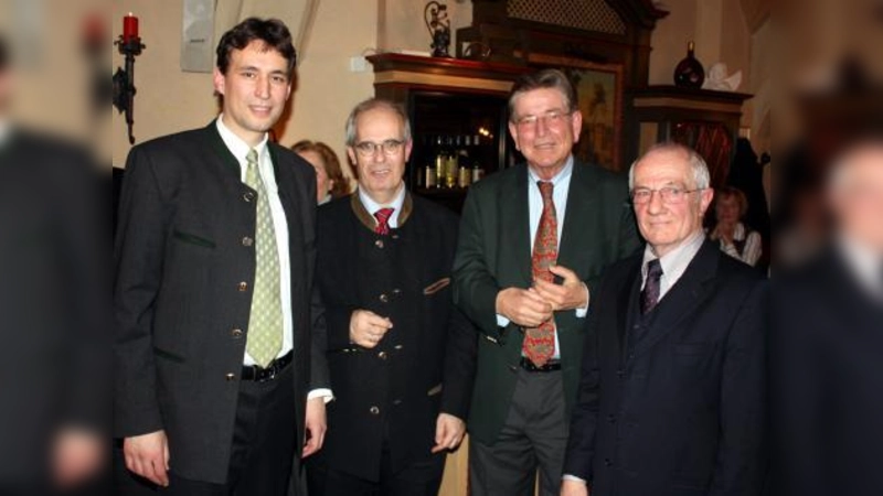 Blicken nach einem »durchwachsenen Jahr« nach vorne (von links): Die Kreisvorsitzenden der CSU Süd und Mitte, MdL Georg Eisenreich und Stadtrat Richard Quaas, MdL Thomas Goppel und Stadtrat Vinzenz Zöttl (Ortsvorsitzender Schlachthofviertel). (Foto: job)