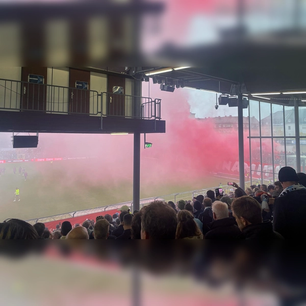 Vom BFV ungern gesehen: Pyrotechnik in der Fankurve des FC Bayern. (Foto: AS)