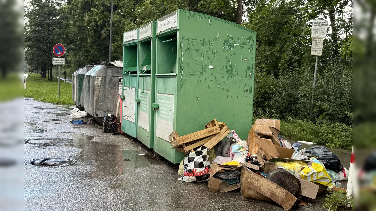 An der Wertstoffinsel bei Geisenbrunn wird immer wieder illegal Müll entsorgt. (Foto: pst)