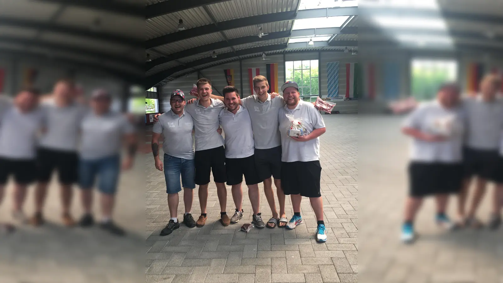 Fabio Remmersperger, Koni Heidacher, Basti Sperr, Leo Heidacher und Stephan Gilg (v.l.) freuen sich trotz knapper Niederlage. (Foto: x)