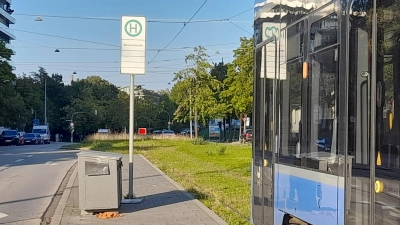 Ein Laimer Bürger fordert für die temporäre Haltestelle „Westendstraße“ einen Unterstand. (Foto: Beatrix Köber)