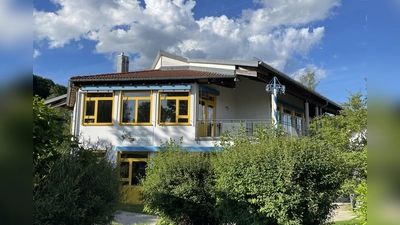 Die Idylle trügt. Über dem Naturkindergarten in Wörthsee ziehen sich dunkle Wolken zusammen. (Foto: pst)