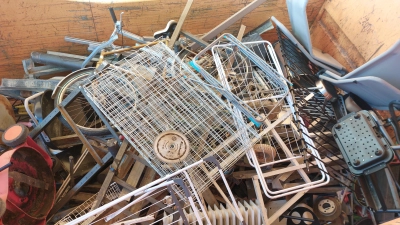 Schrott, Matratzen, Möbel, Teppiche, Alttextilien und kleinere Elektrogeräte können bei den Nachbarschaftstagen wohnungsnah abgegeben werden.  (Foto: bas)