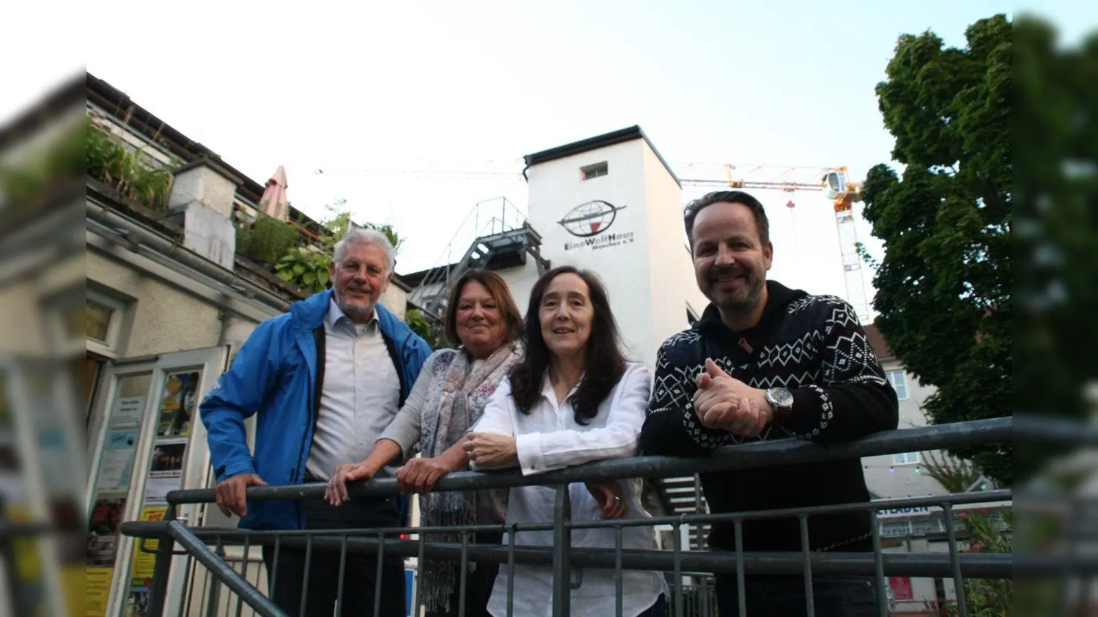 v.l.n.r.: Die ehrenamtlichen Gastgeber und Gastgeberinnen Andreas Henry, Inge Kuhn, Gianina Nadramia und Falk Sehte.<br> (Foto: Dialogcafé)