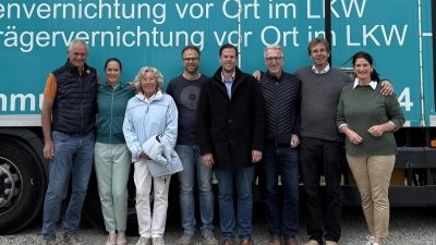 Die Rotary Club Mitglieder waren zufrieden mit ihrer Aktion (v.l.): Christoph Amberger, Isabella Kroth, Angelika Michael, Rainer Hach, Stephan Effner (von Datenmühle), Michael Silbermann, Wilfried Müller und Stefanie C. Bucher. (Foto: Rainer Hach)