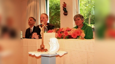 „Wir wollen den Hospizgedanken in unser Heim tragen.“ V.l. <br>Urich Spies, Frank Kittelberger, und Hildegard Thaler. (Foto: US)