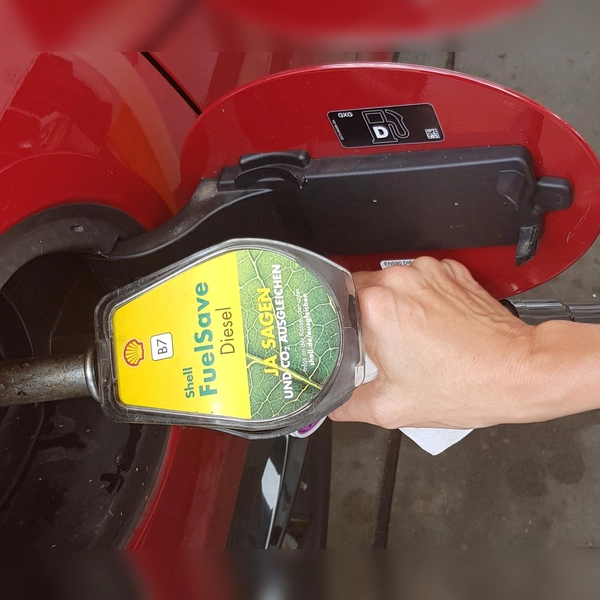 Benzin und Diesel könnten ab 2027 durch die Umstellung des CO₂-Aufschlags auf das europäische System um bis zu 20 Cent mehr kosten.  (F.: Autoren-Union Mobilität/ Frank Wald)
