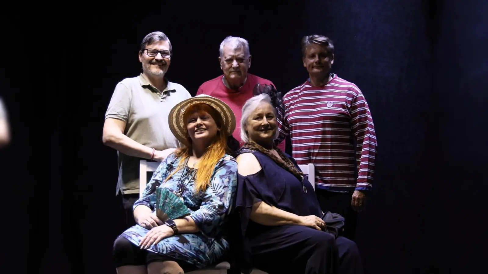 Bringen das Herbststück des Dramatischen Clubs Alpenröserl auf die Bühne (v.l.): Tom Wolf, Tina Voß, Herbert Hollizer, Gitty Gstöttl und Christian Baumeister. (Foto: Luigi Teneriello)