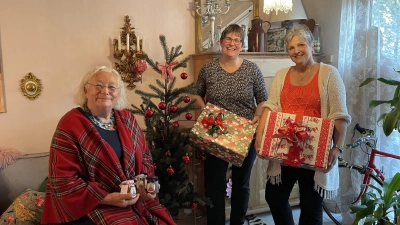 Mammalade-Gründerin Helene Nestler (l.), Kartin Raith und Claudia Bach (aus dem Mammalade-Orga-Team) freuen sich, wenn sich viele Menschen an der Spendenaktion für die Karla 51 beteiligen.  (Foto: hw)