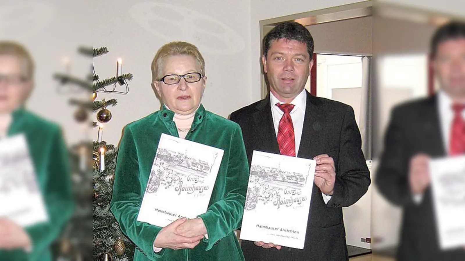 Das im Rathaus präsentierte Werk des AK Ortsgeschichte kommt pünktlich vor Weihnachten.	 (Foto: VA)