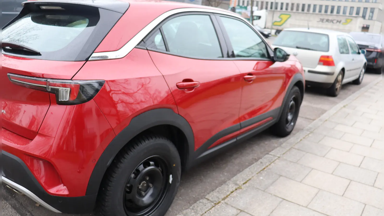 Einige der geplanten Maßnahmen des Bundesverkehrsministeriums in Bezug auf die Führerscheinprüfung sieht der TÜV-Verband positiv, andere dagegen lehnt er ab.  (Symbolb.: mha)