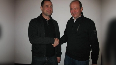Wirtschaftsverbands-Vorsitzender Jürgen Biffar (rechts) gratuliert Jürgen Andre zur Aufnahme in den Vorstand. (Foto: Wirtschaftsverband)