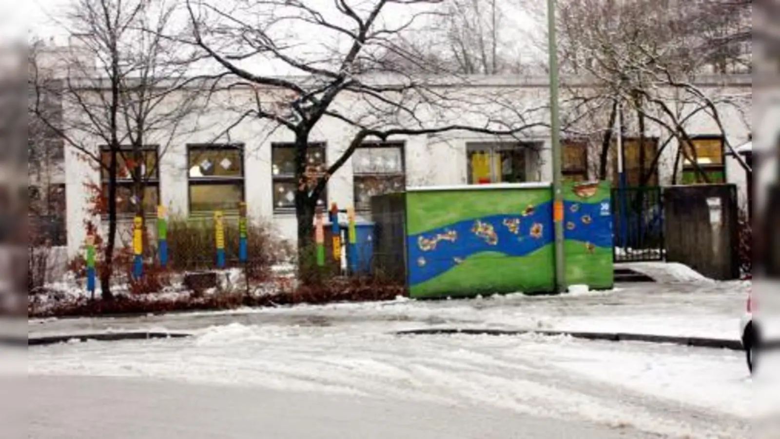 Der über 35 Jahre alte Kindergarten in der Arnimstraße soll   abgerissen und durch einen  Neubau ersetzt  werden. (Foto: job)