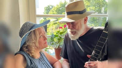 Natalia Dytyuk und Andreas Pregler spielen das letzte SommerHofKonzert des Jahres. (Foto: Dina Krutschkowa)