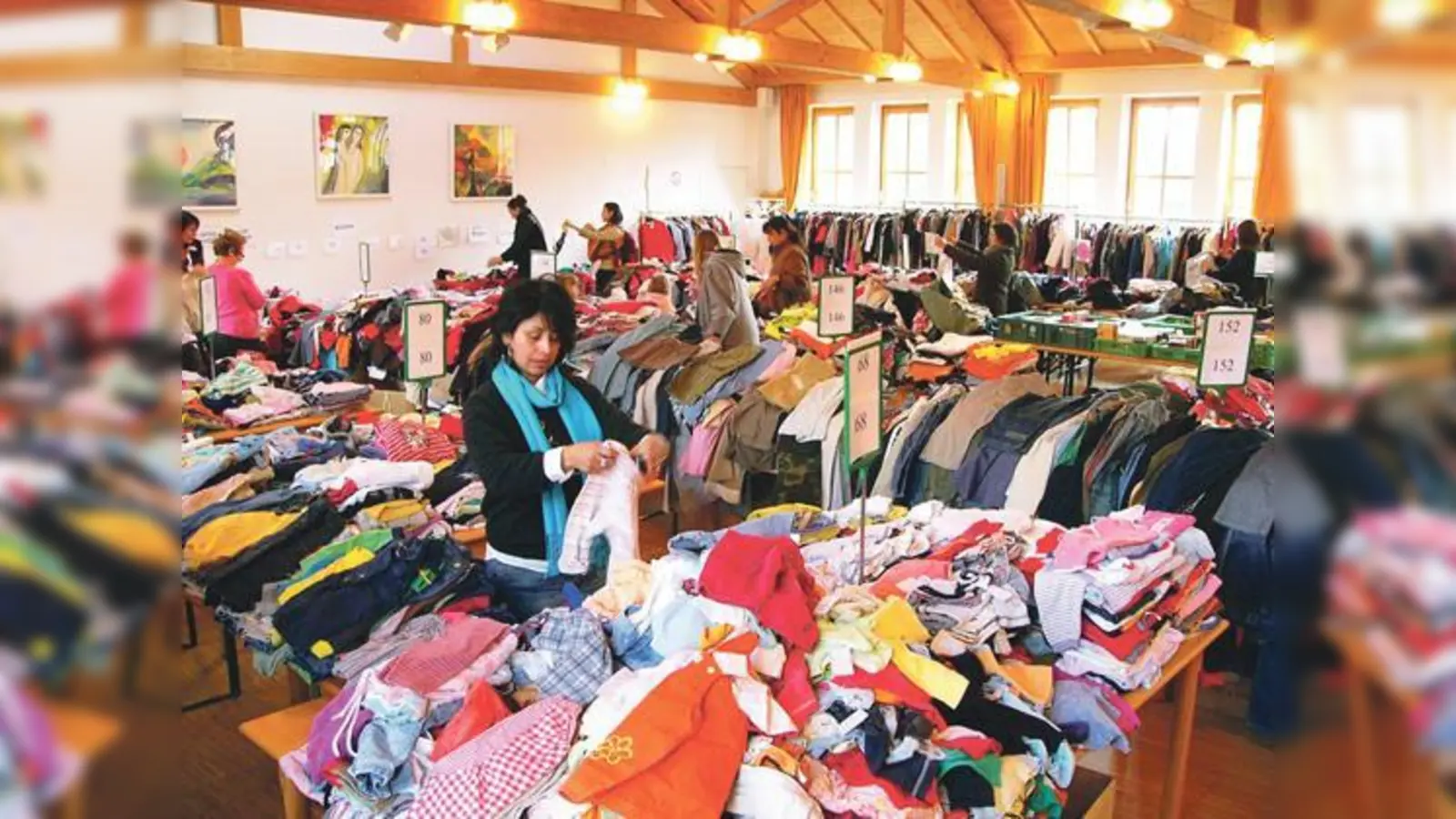 Verkauf gut erhaltener Kindersachen am 28. Februar im Gemeindesaal von St. Klara.	 (Foto: VA)