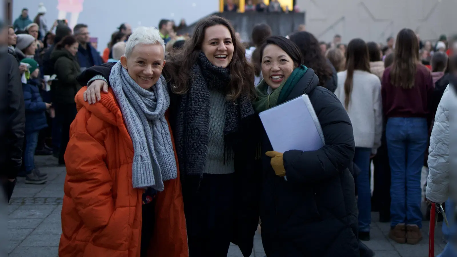 Agnieszka Spizewska (Mitte) mit Elisabeth Hönig (rechts) und Du Linh Trinh (Little Lab). (Foto: Little Lab)