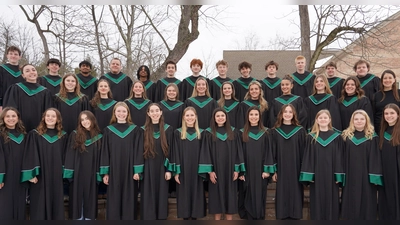 Von den USA nach Aubing: Der Chor der Dock Mennonite Academy singt in St. Quirin. (Foto: privat)