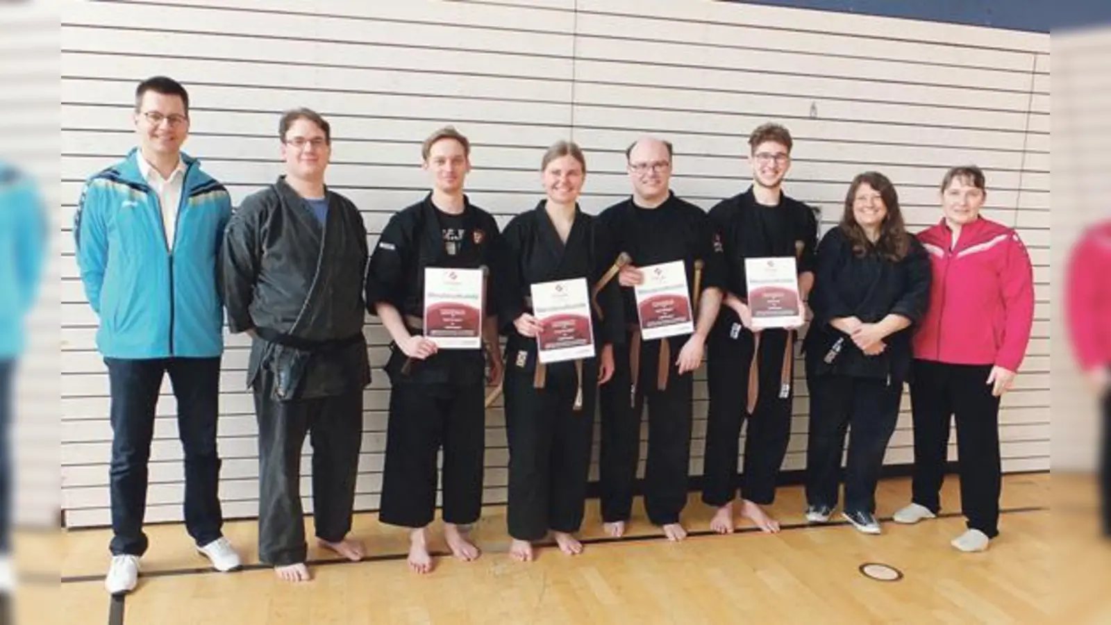 Prüfer Stefan Borgs, Franz Schartner, Fabian Rasshofer, Franziska Schüppel, Martin Nüttgens, Manuel Mai, Sinaida Heckmaier und Prüferin Irmi Borgs (v. l.).	 (Foto: Privat)