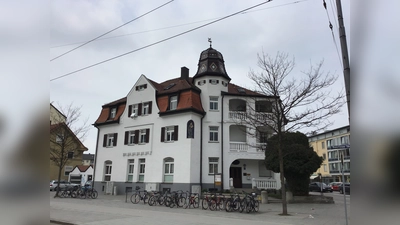 Heute ist das Bürgerhaus eines der schönsten im Moosacher Zentrum. (Foto: Daniel Mielcarek)