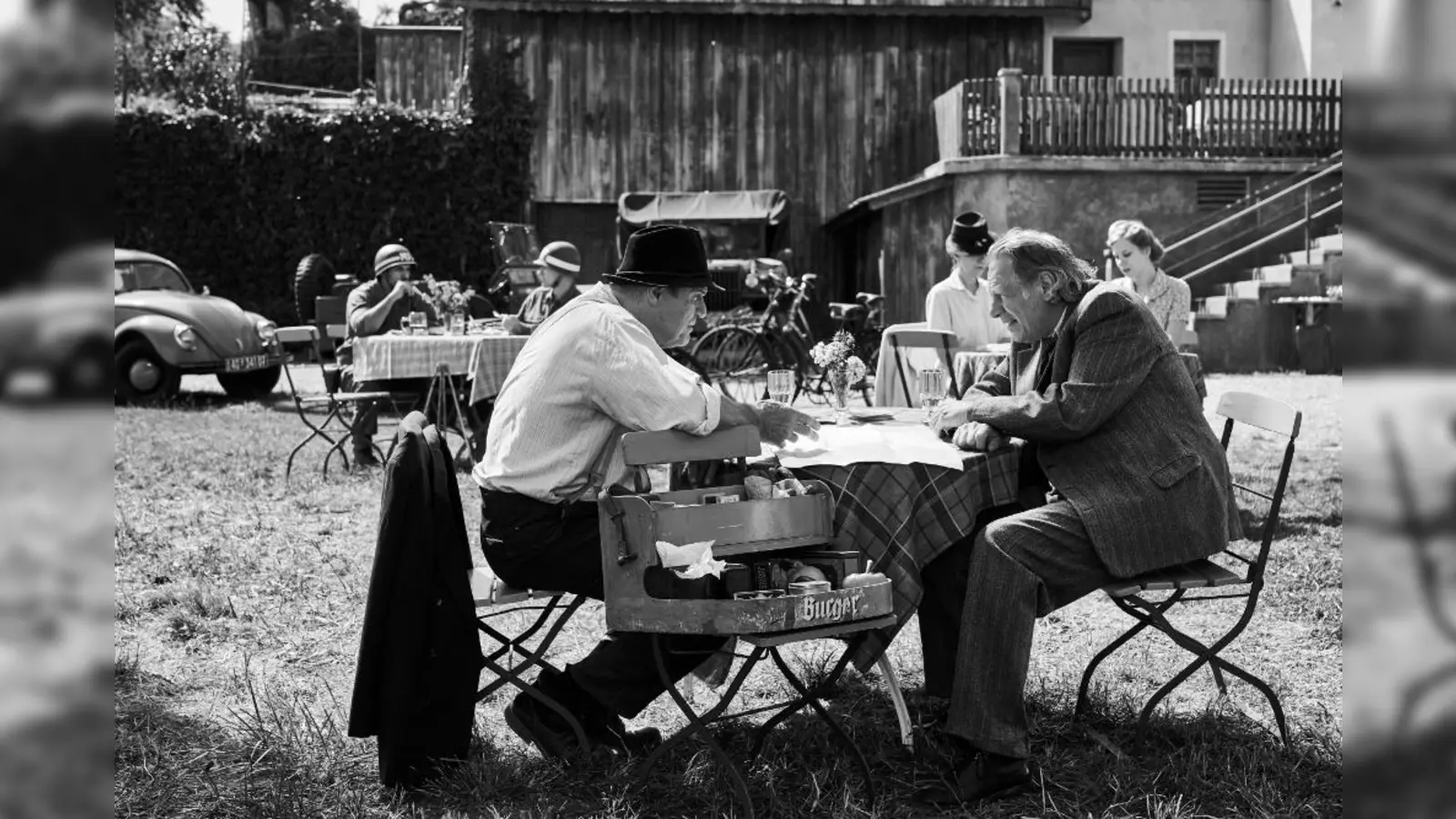 Das bildgewaltige Drama „Zwei Herren im Anzug“ läuft am 12. April im Kunstforum Arabellapark. (Foto: VA)