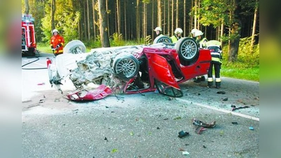 Rund zwei Stunden war die Staatsstr. 2344 von Planegg Richtung Neuried wegen des Unfalls gesperrt. (Foto: Feuerwehr Planegg)