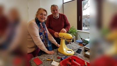 Im Repair-Café werden kaputten Gegenständen neues Leben eingehaucht. (Foto: vhs Taufkirchen)