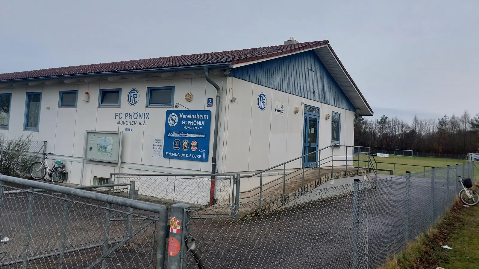 Die Sportanlage des FC Phönix München in der Langkofelstraße: Rollt hier der Ball bald in der Bezirksliga? (Foto: bas)