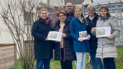 Von links: Stefanie Haselbeck (Vorsitzende der Nachbarschaftshilfe Oberschleißheim), die Initiatoren Theresia Maier, Ingolf Hirth und Sophie Kompe, Gudrun Gebhardt und Annette Freitag (Vorsitzende der Nachbarschaftshilfe Unterschleißheim), bei der Scheckübergabe. (Foto: privat)
