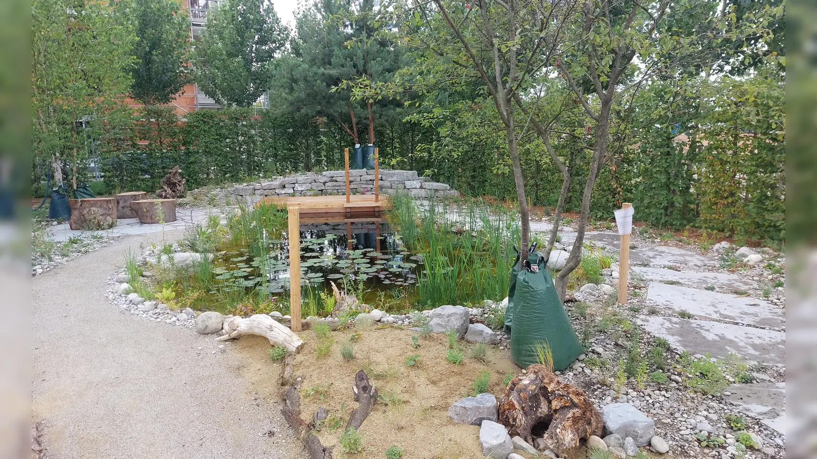 Die 13 Themengärten gelten als Aushängeschild der Landesgartenschau 2024 in Kirchheim. Derzeit sind sie im Bau, bei manchen sprießt schon jetzt das Grün. (Foto: bas)