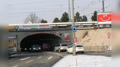 Anstatt des Fußweges in der von Lärm erfüllten, stickigen Laimer Röhre will der BA Laim einen sicheren Weg in luftiger Höhe nach Neuhausen-Nymphenburg. (Foto: tg)