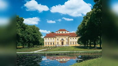 Schloß Lustheim beherbergt die nach Dresden bedeutendste Meißener Porzellan-Sammlung. (F.: © Bayer. Schlösserverwaltung; Ambild Bildarchiv, A. Müller)