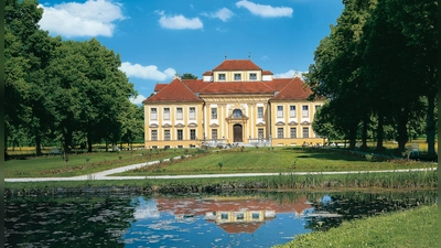 Schloß Lustheim beherbergt die nach Dresden bedeutendste Meißener Porzellan-Sammlung. (F.: © Bayer. Schlösserverwaltung; Ambild Bildarchiv, A. Müller)