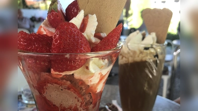 Damit die Sommerhitze nicht zur Qual wird, helfen ein Eis und die Hitzepaten. (Foto: hw)