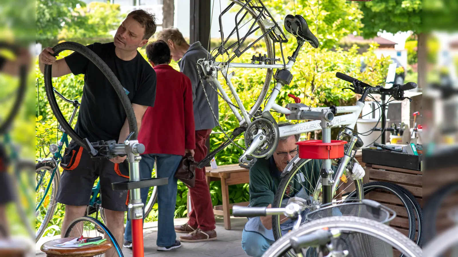 Neben Fahrrädern werden auch Elektrogeräte und Textilien repariert.  (Foto: Michael Himmelstoss)