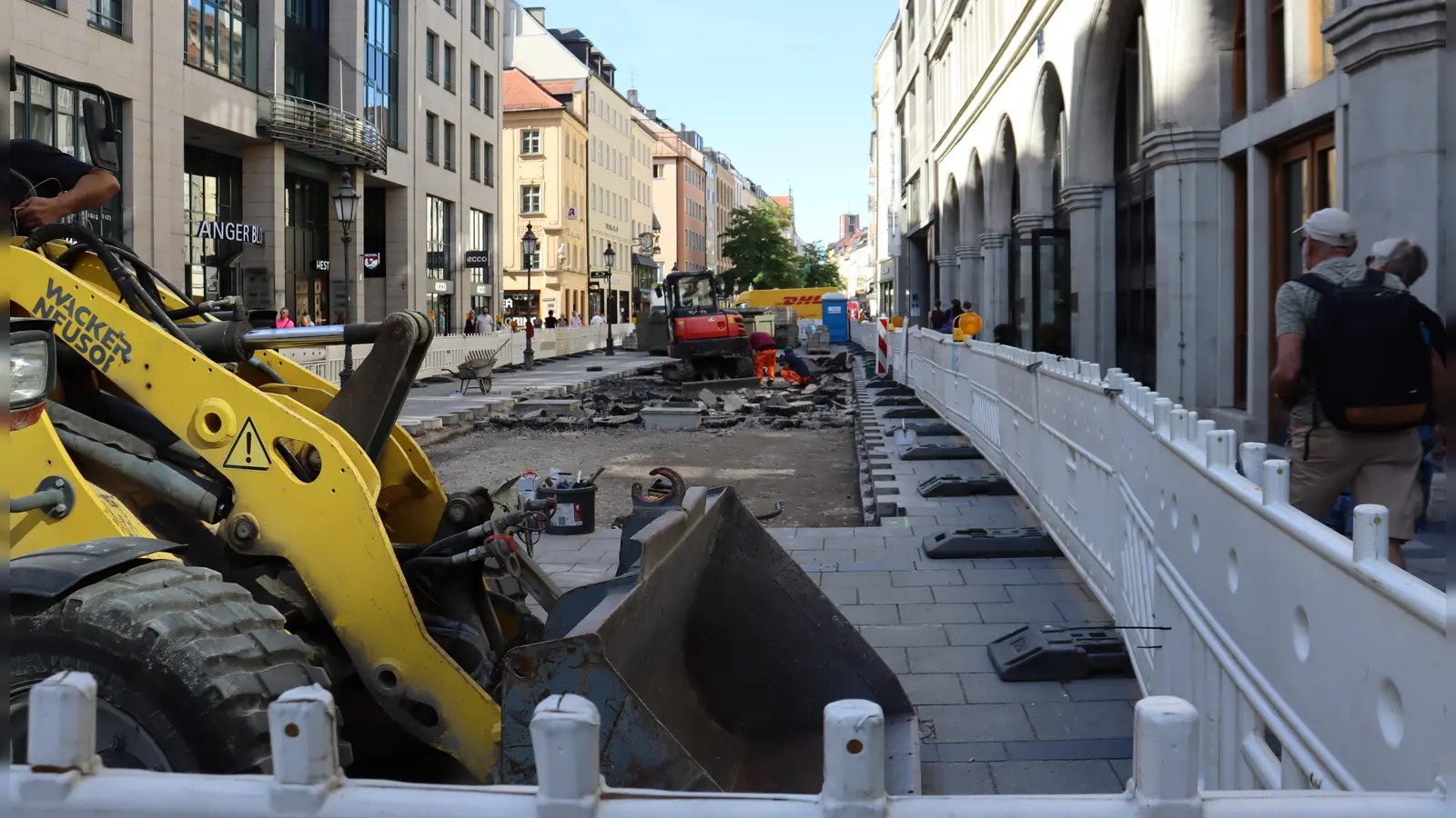 Viel Vorarbeit ist nötig, um Bäume in der Fußgängerzone zu pflanzen.  (Foto: mha)