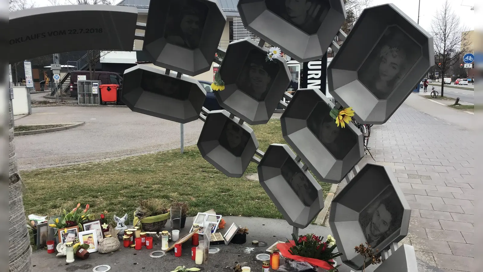 Denkmal für die Opfer des Attentats in der Hanauer Straße: Für die Hinterbliebenen gibt es nun einen Gedenkraum in Moosach. (Archivbild: dm)