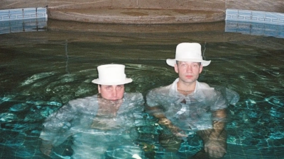 Um Vertrautheit und Nähe geht es in dem Gesprächsstück von Teresa Dopler. (Foto: Pasinger Fabrik)