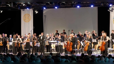 Das Freisinger Symphonieorchester verzaubert die Luitpoldhalle. (Foto: Stadt Freising)