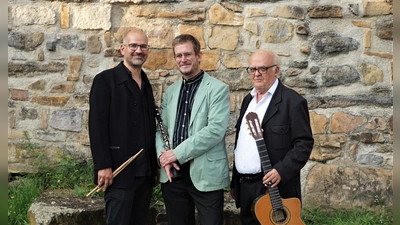 Beim SommerHofKonzert wird das Münchner Klezmer Trio aufspielen. (Foto: MKT)