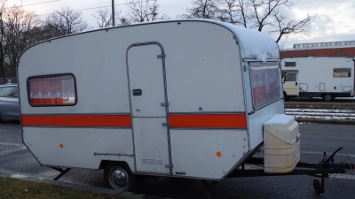 Münchenweit ärgern sich Anwohner über dauerhaft abgestellte Anhänger und Wohnmobile in Wohnstraßen. (Foto: Beatrix Köber)