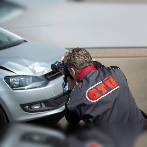 Da wird man wegen einer Beule gleich tiefer in den Geldbeutel greifen müssen: Die Reparaturkosten werden heuer voraussichtlich stark steigen.  (F.: Autoren-Union Mobilität/GTÜ)