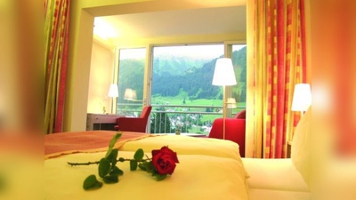 Komfort und eine traumhafte Aussicht genießt man im Hotel Erlebach. (Foto: pi)